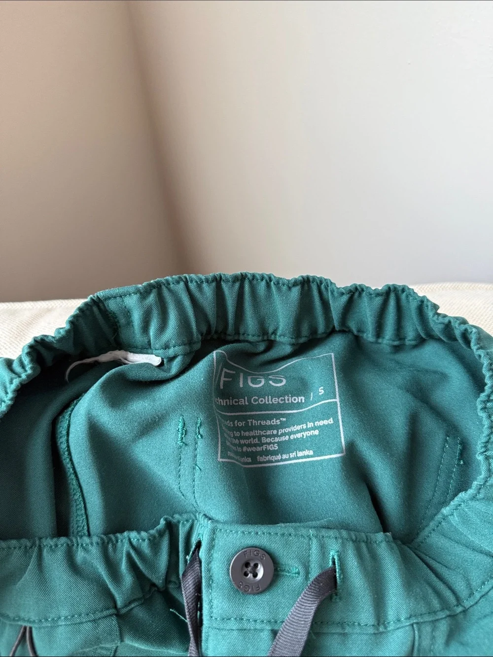 Figs slim cargo